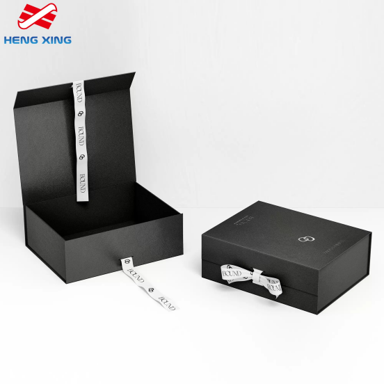 マグネット式の蓋付きギフトボックス