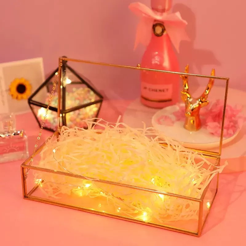 細断されたラフィア紙 細断されたラフィア紙