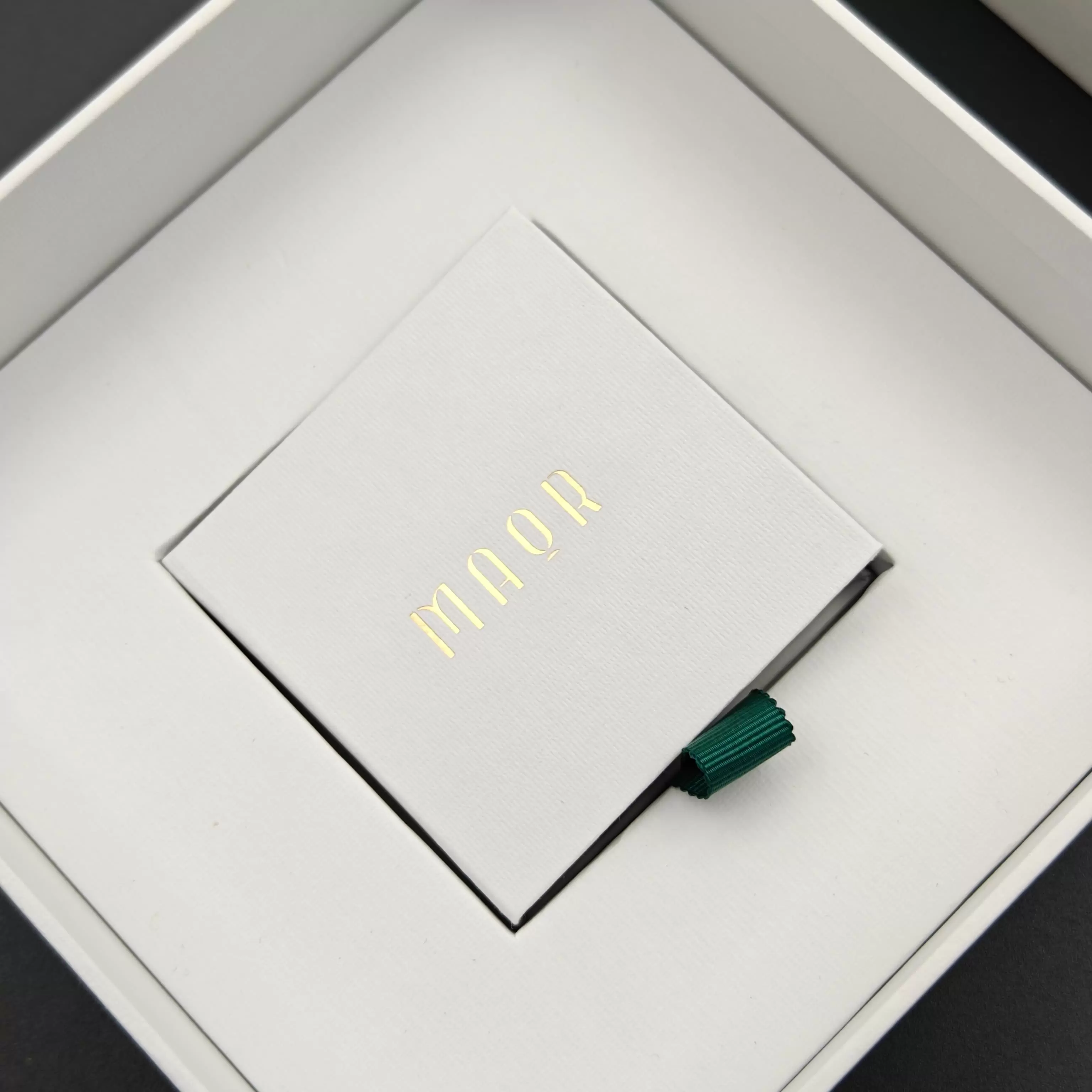 2ピースの製品箱