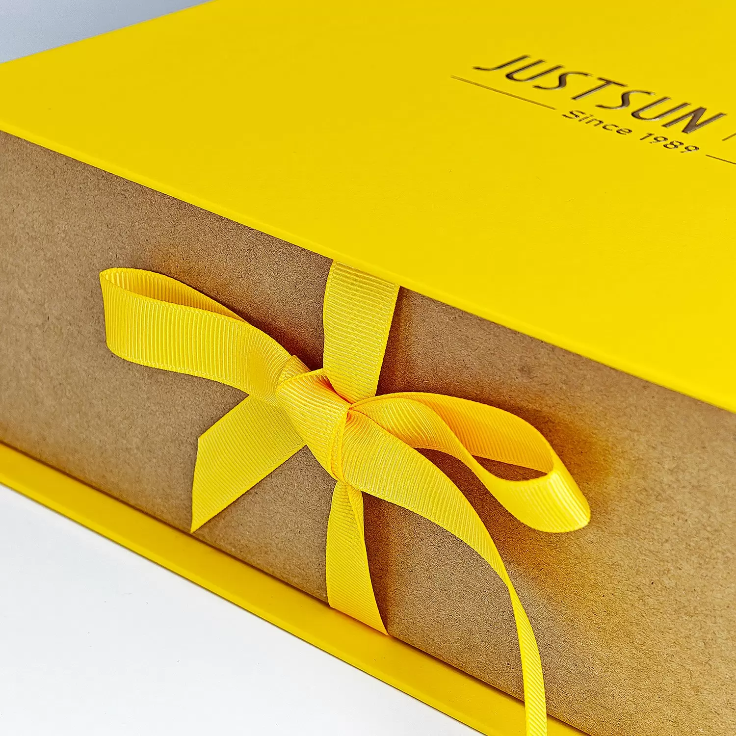 リボン付きギフトボックス